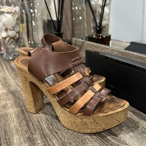 Leather woman sandal heels